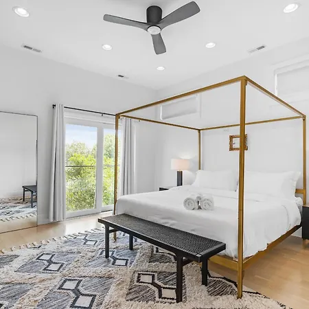 Holiday home Luxe Sfh Bucktown Retreat With Garage Parking