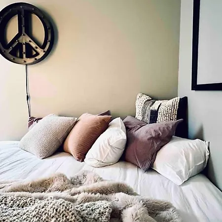 Huge Bright Modern 2br In Heart Of Bucktown Chicago