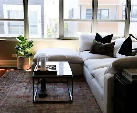 Huge Bright Modern 2br In Heart Of Bucktown Holiday home