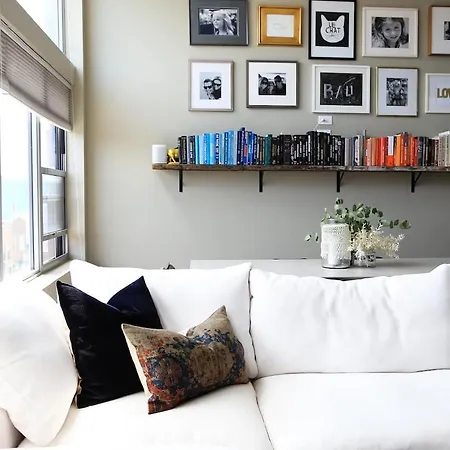 Huge Bright Modern 2br In Heart Of Bucktown Chicago