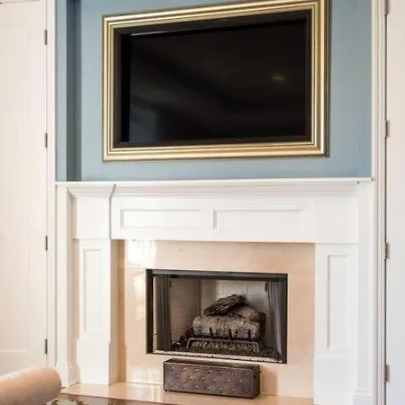 Featured In Socials Luxurious Airbnbs * Chicago