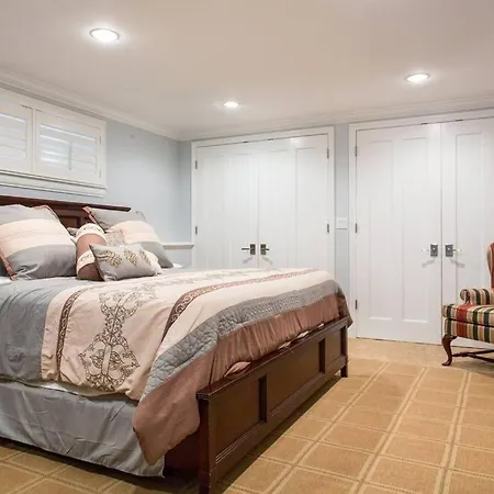 Featured In Socials Luxurious Airbnbs Villa Chicago
