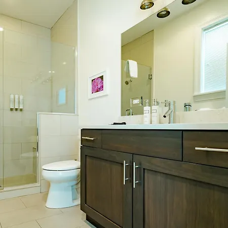 Hotel The 4*