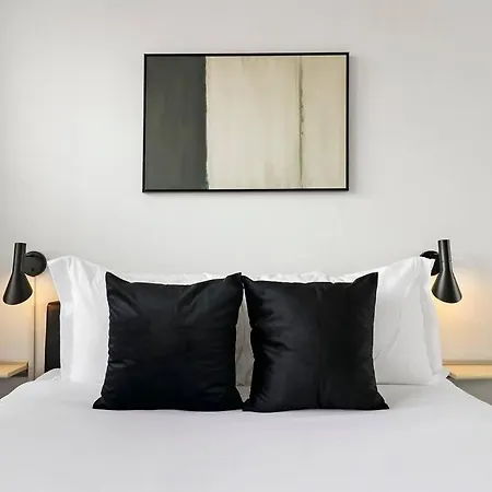 Merged Well-Equipped 2Br Apartment - The Blackwood 400 Apartment *