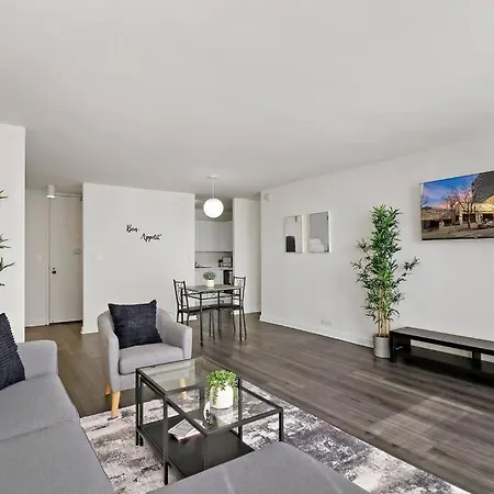 Furnished 1Br Apartment With Ample Space - Regents Park N2308 Rep Apartment Chicago