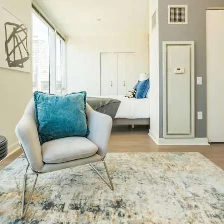 Apartment Landing Modern With Amazing Amenities *