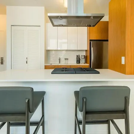 Apartment Landing Modern With Amazing Amenities *