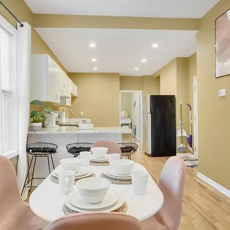 Boho Chic 3br Apt. With Private Rooftop! *