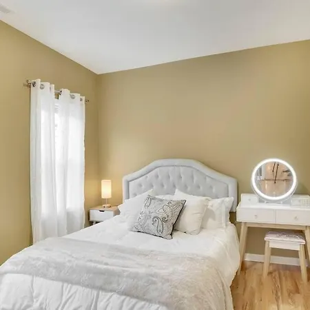 Boho Chic 3br Apt. With Private Rooftop! *