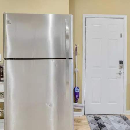 Boho Chic 3br Apt. With Private Rooftop!