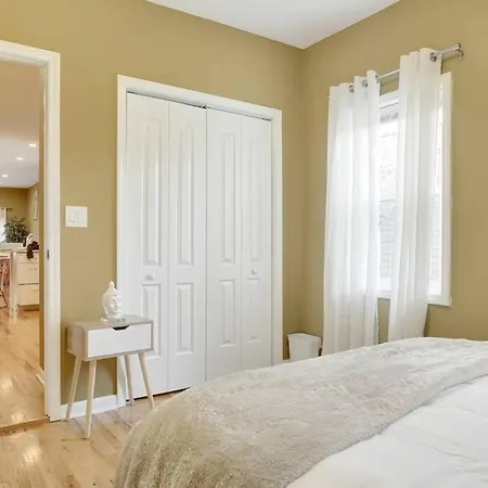Boho Chic 3br Apt. With Private Rooftop! Chicago