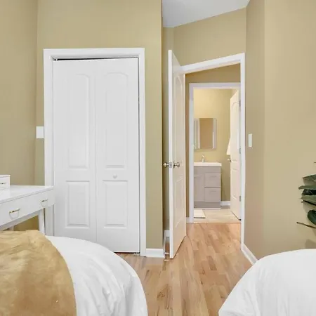 Boho Chic 3br Apt. With Private Rooftop! *