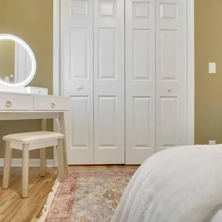 Boho Chic 3br Apt. With Private Rooftop! Chicago