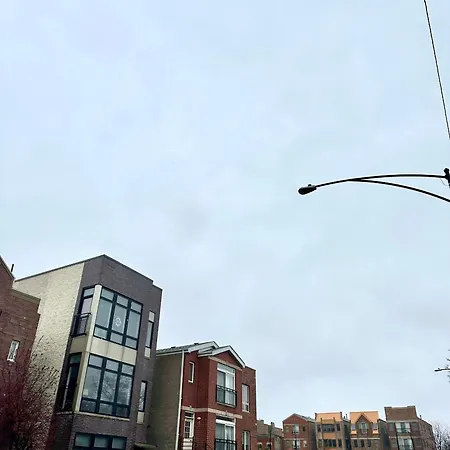 Classic Near United Center And Downtown Apartment