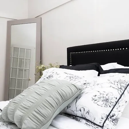Duplex Chic River North Retreat Apartment