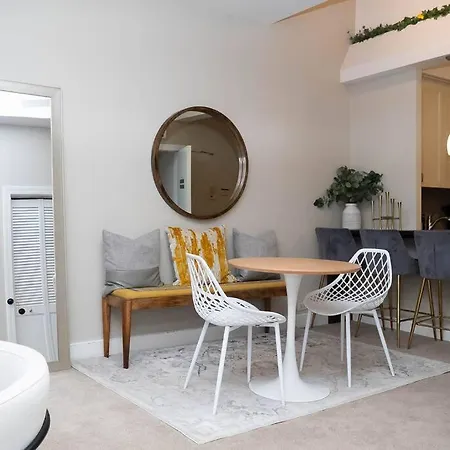 Apartment Duplex Chic River North Retreat *