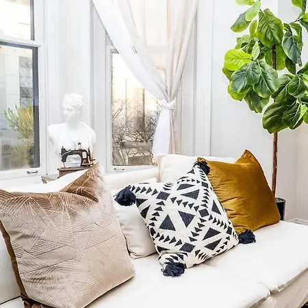 Duplex Chic River North Retreat Chicago