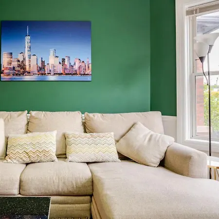 Apartment 2 Bed W/ Office, Free Parking, Near Wrigley *