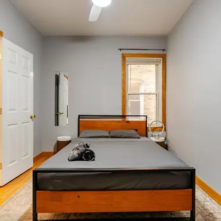 Apartment 2 Bed W/ Office, Free Parking, Near Wrigley Chicago