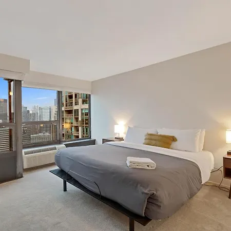 2bd River North With Million Dollar Views! Chicago