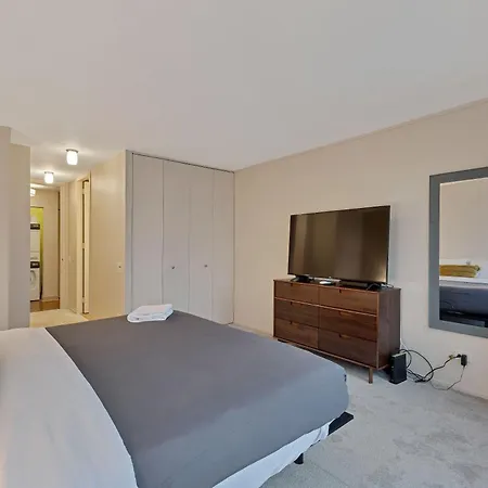 2bd River North With Million Dollar Views! Apartment Chicago