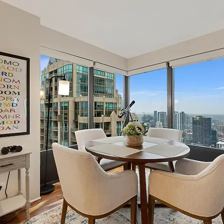 2bd River North With Million Dollar Views! Apartment Chicago