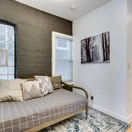 Great 1 Bedroom In West Town *