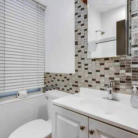 Great 1 Bedroom In West Town *