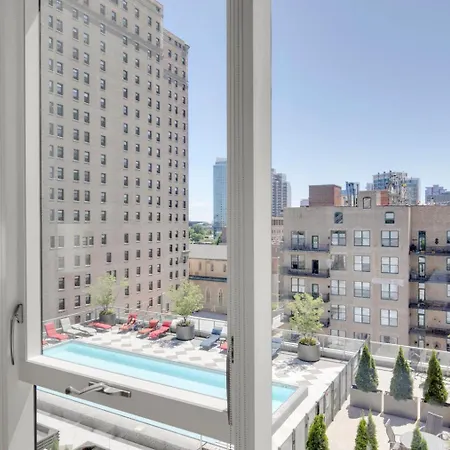 S Loop W Lounge Pool Gym Nr Grant Park Chi-761 *