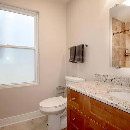 Deluxe Duplex In Roscoe-wrigley With Free Parking Apartment *