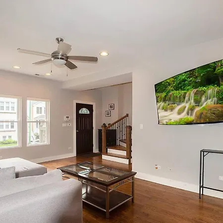Deluxe Duplex In Roscoe-wrigley With Free Parking Chicago
