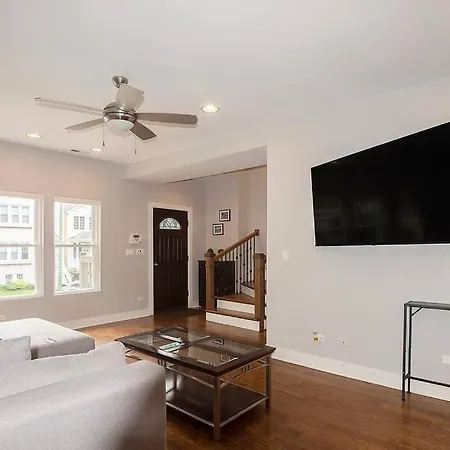Deluxe Duplex In Roscoe-wrigley With Free Parking Apartment *