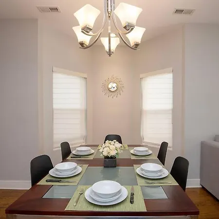 Deluxe Duplex In Roscoe-wrigley With Free Parking * Chicago