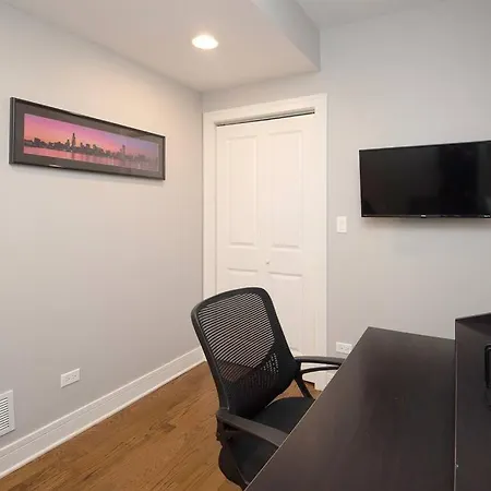 Deluxe Duplex In Roscoe-wrigley With Free Parking