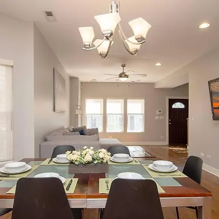 Apartment Deluxe Duplex In Roscoe-wrigley With Free Parking *