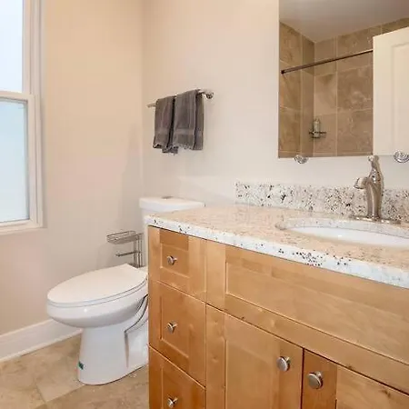 Deluxe Duplex In Roscoe-wrigley With Free Parking *