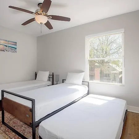 Deluxe Duplex In Roscoe-wrigley With Free Parking Chicago