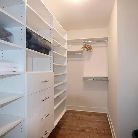 Apartment Deluxe Duplex In Roscoe-wrigley With Free Parking Chicago