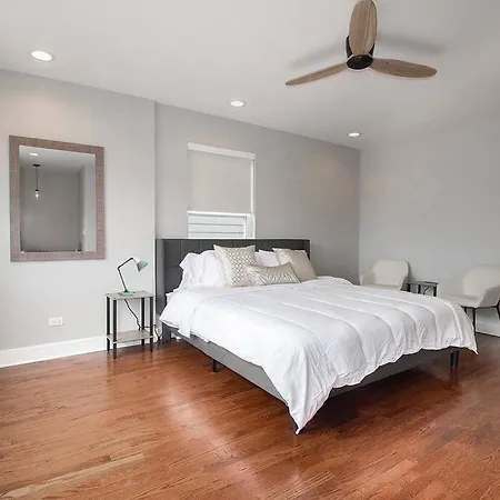 Deluxe Duplex In Roscoe-wrigley With Free Parking Chicago