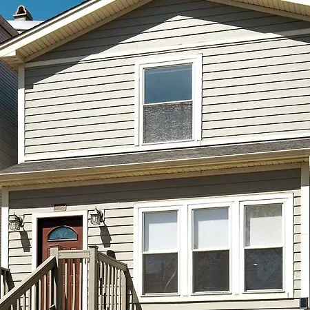 Deluxe Duplex In Roscoe-wrigley With Free Parking Apartment Chicago
