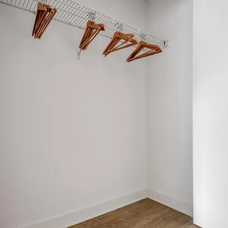 Apartment Loop W Theater Games Nr Millennium Park Chi-1017