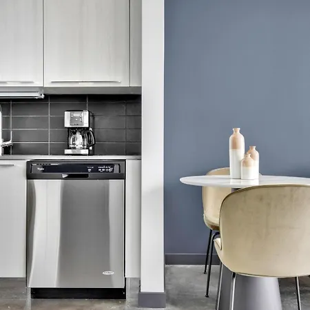 Bucktown 1br W Roof Bbq 1 Block To Blue Line Chi-662 Apartment *