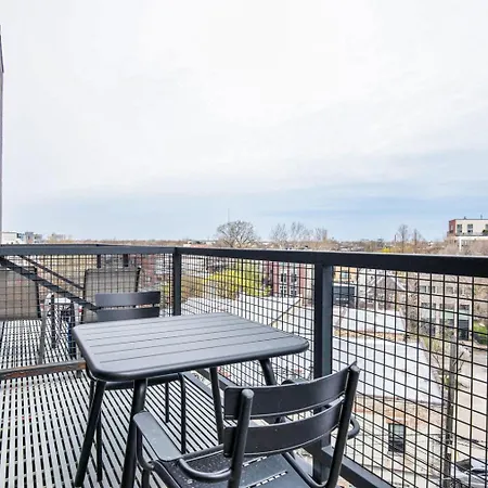 Bucktown 1br W Roof Bbq 1 Block To Blue Line Chi-662 Chicago