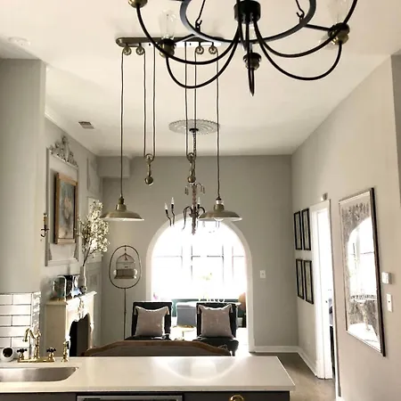 North Side Pied A Terre Apartment Chicago