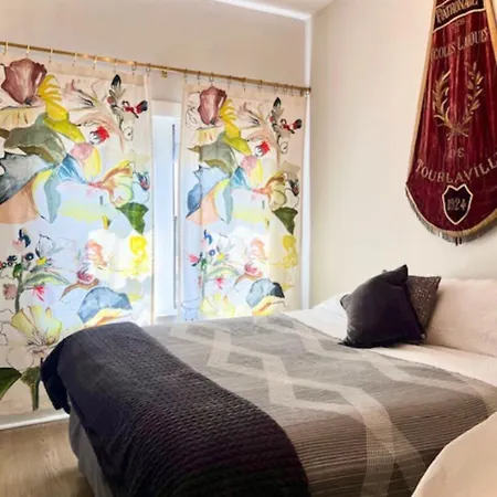 North Side Pied A Terre Chicago
