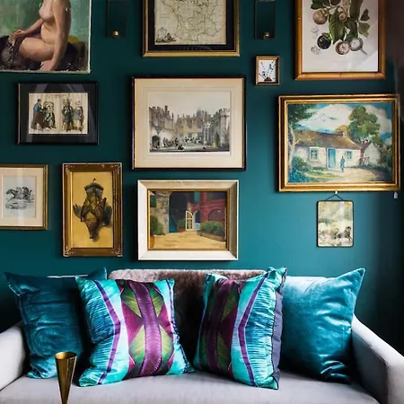 North Side Pied A Terre Apartment *