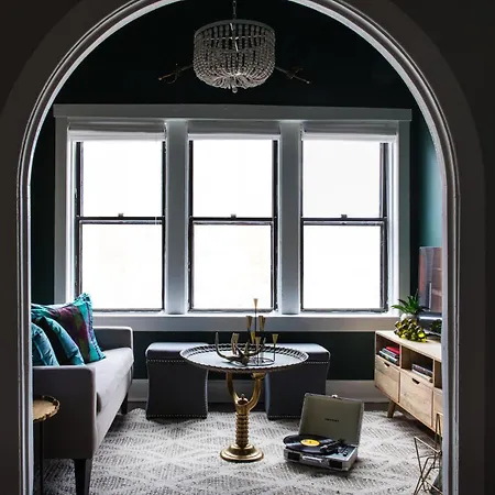 North Side Pied A Terre *