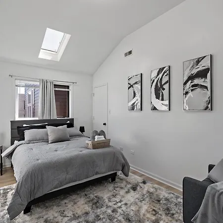 The Haven, Great Location Near Downtown, Medical District And United Center Apartment *