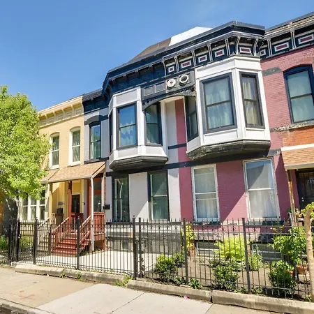 Holiday home 4 Mi To Dtwn Modern With Outdoor Space Chicago