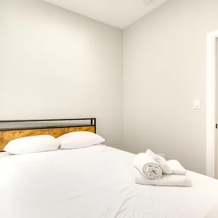 4 Mi To Dtwn Modern With Outdoor Space Holiday home